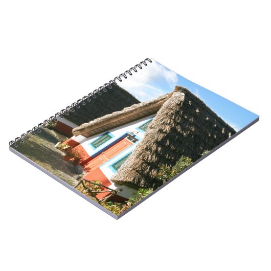 マデイラ島の写真とサンタナの典型的な家 ノートブック (左側)