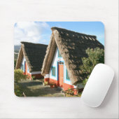 マデイラ島の写真とサンタナの典型的な家 マウスパッド (マウス)