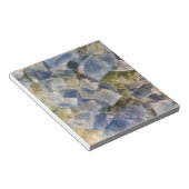 マトリックス中の青色蛍石の結晶 ノートパッド (アングル)