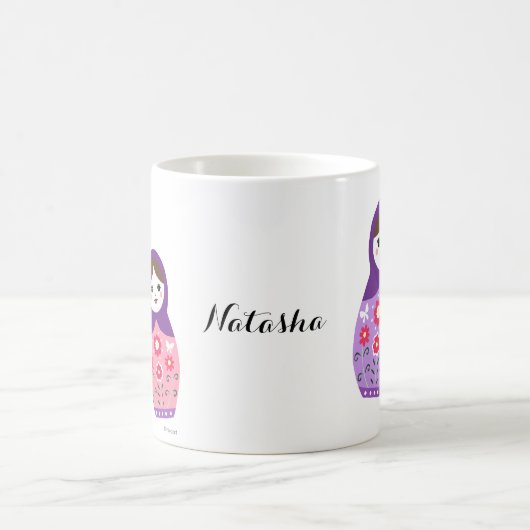 マトリョスカかロシアのわいい人形の巣作り娘 コーヒーマグカップ (中央)