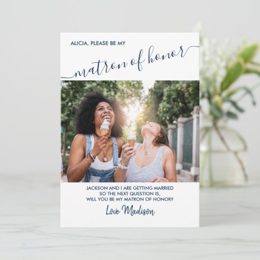 マトロン・オブ・オナー ブルーとホワイトの写真プロポーズカード 招待状 (スタンド正面)