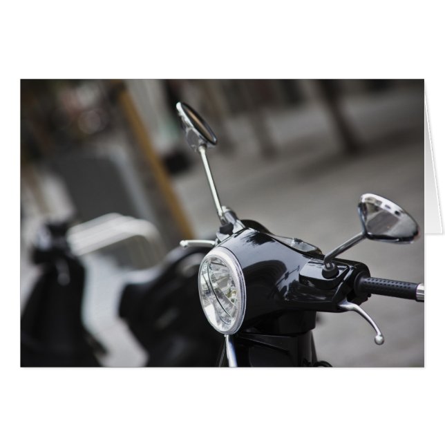 マドリード、ブラックベスパスクーター (正面横)