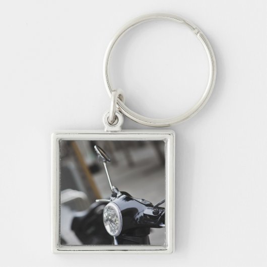 マドリード、ブラックベスパスクーター キーホルダー (正面)