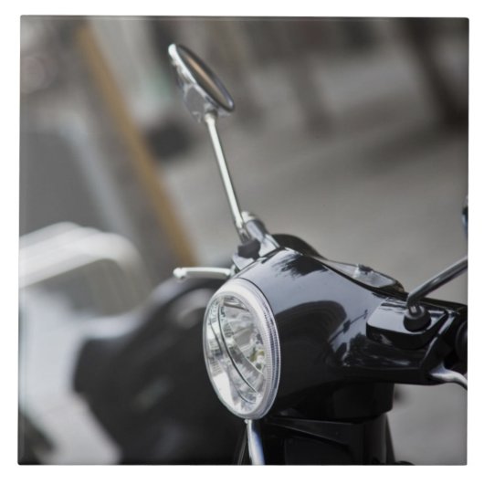 マドリード、ブラック·ベスパ·スクーター タイル (正面)