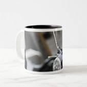 マドリード、ブラック·ベスパ·スクーター ツートーンマグカップ (正面左)