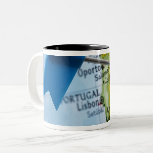 マドリード、地図、クローズアップのスペインに置かれるピンの地図を描いて下さい ツートーンマグカップ (正面左)