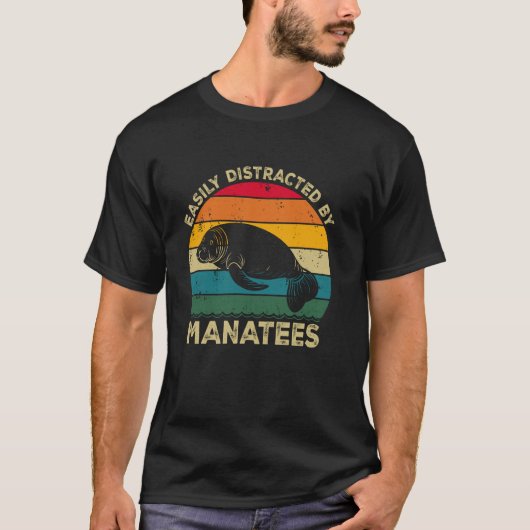 マナティーが気になって集中できない かわいいマナティー好きな人へ Tシャツ (正面)