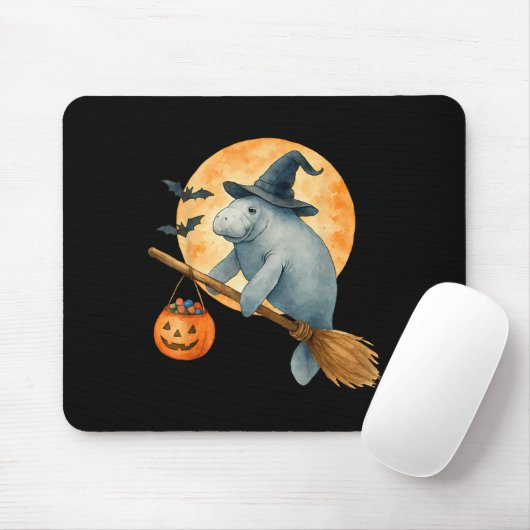 マナティーウィッチハットパンプキンハロウィーンの衣装の男性を見る マウスパッド (マウス)