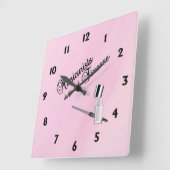 マニキュリストはフィネスでそれを行う スクエア壁時計 (傾斜)