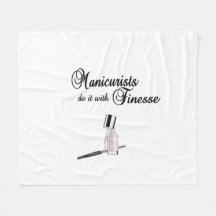 マニキュリストはフィネスでそれを行う