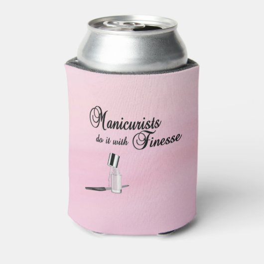 マニキュリストはフィネスでそれを行う 缶クーラー (缶裏面)
