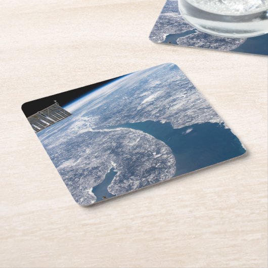 マニコーガンクレーターとセントローレンス川 スクエアペーパーコースター (アングル)