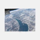 マニコーガンクレーターとセントローレンス川 フリースブランケット (正面(横))