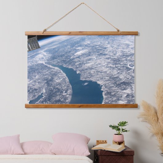 マニコーガンクレーターとセントローレンス川 吊り下げ型タペストリー (寝室)