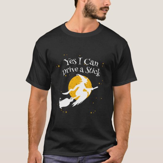 マニュアル車を運転できるよ ノベルティ ハロウィン ユーモア ウィ Tシャツ (正面)