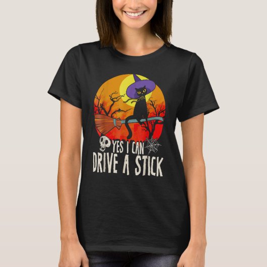 マニュアル車を運転できる猫魔女ハロウィン Tシャツ (正面)