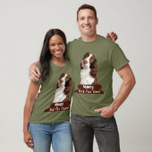 マニーとアライグマ: 犬が前でアライグマが後ろ Tシャツ (ユニセックス)