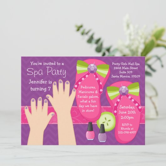 マニPediのスパの誕生日のパーティの招待状 招待状 (スタンド正面)