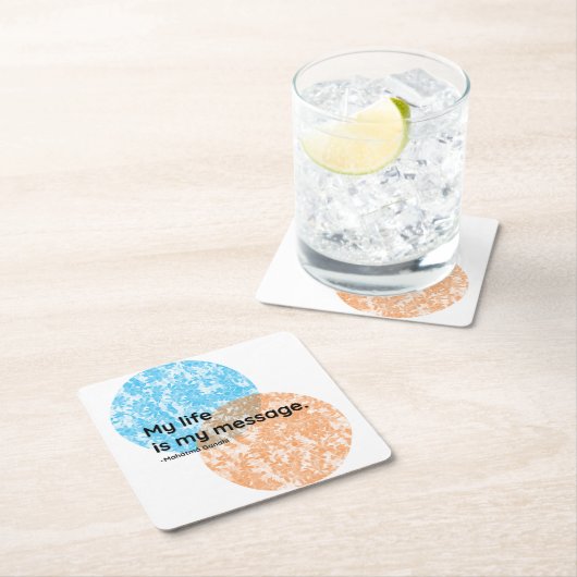 マハトマガンディライフ引用文 スクエアペーパーコースター (インサイチュ)