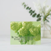 マハトマ・ガンジー感動的引用文「変化を求めて」 ポストカード (スタンド正面)