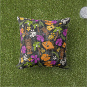 マパフビーチハワイアンろうけつ染め – バイオレット アウトドアクッション (芝生)