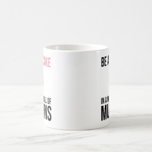 マフィンだらけの世界でカップケーキを食べる コーヒーマグカップ (中央)