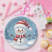 マフラーと帽子を被ったかわいい小さな雪だるま ペーパープレート (パーティー)