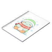 マフラーを巻いたかわいい冬のカメのデザイン ノートブック (左側)