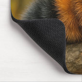 マフラーを着た秋のウールのクマの毛虫 マウスパッド (コーナー)