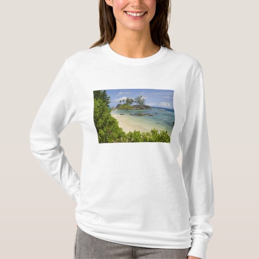 マヘ島の海岸の景色 Tシャツ (正面)