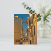 マホンの古い照明の狭い通り – メノルカ ポストカード (スタンド正面)