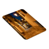 マホンの古い照明の狭い通り – メノルカ マグネット (右側)