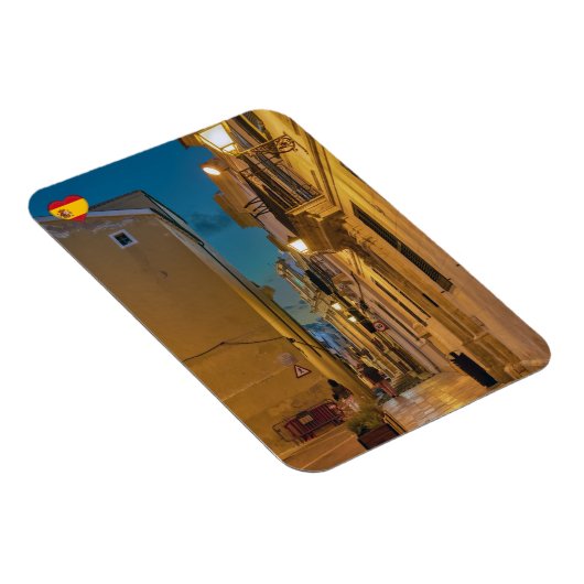 マホンの古い照明の狭い通り – メノルカ マグネット (右側)