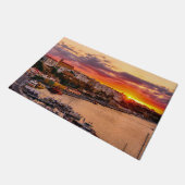 マホンハーバーの夕日 – メノルカ，スペイン ドアマット (アングル)