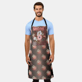 ママおもしろい引用文オールオーバープリント エプロン (着用した状態)