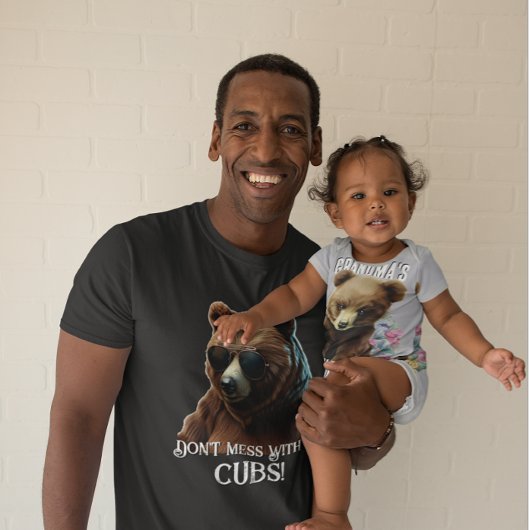 ママかパパのクマ「私の子どもと一緒に散らかすな」 Tシャツ