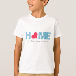 ママがいる場所がホーム Tシャツ