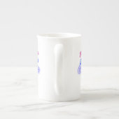 ママがコーヒーを飲む ボーンチャイナマグカップ (裏面)