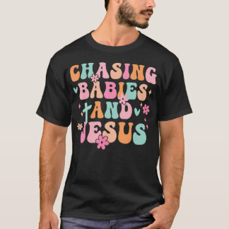 ママが赤ちゃんとイエスを追いかける キリスト教 Tシャツ