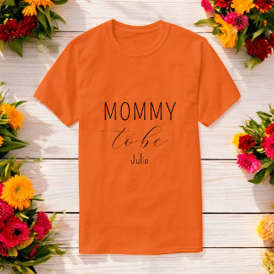 ママが赤ちゃんシャワーオレンジのTシャツ Tシャツ