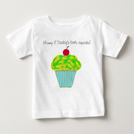 ママとパパの小さなカップケーキグリーンイエロー ベビーTシャツ (正面)