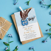 ママとパパ保持ブルーシューズベビーシャワー 招待状