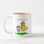 ママとミーの小さな女の子(ブルネット – 名前をカスタムする) ツートーンマグカップ (左)