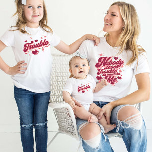 ママと私ほど困る人はいない Tシャツ