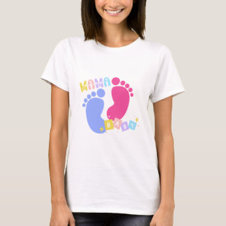 ママと赤ちゃんのかわいいピンクとブルーの足跡 Tシャツ