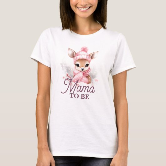 ママになる鹿の冬のピンクの帽子とマフラー ベビーシャワー Tシャツ (正面)