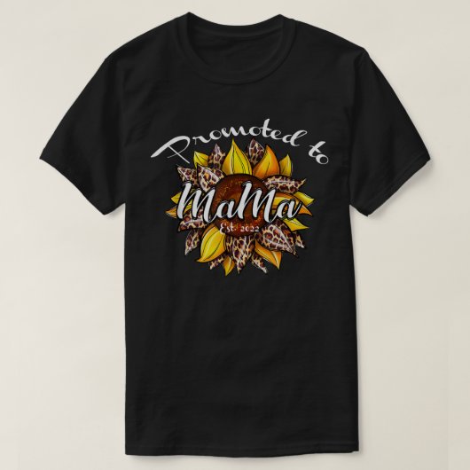 ママに昇格しました EST 2022 ヒマワリ ヒョウ柄 マザー Tシャツ (デザイン正面)