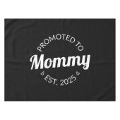 ママに昇進。2025 I テーブルクロス (正面(横))