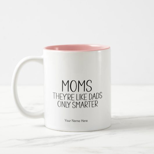 ママのようなパパのみ頭が切れるおもしろいことわざママのユーモア ツートーンマグカップ (左)