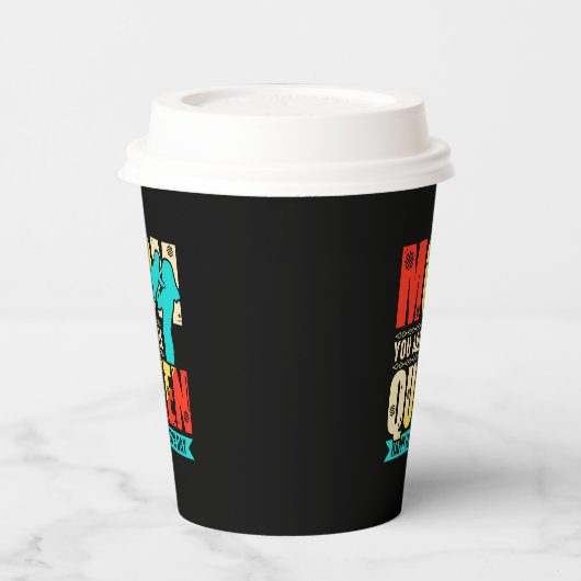 ママはクイーン–67761 紙コップ (左)